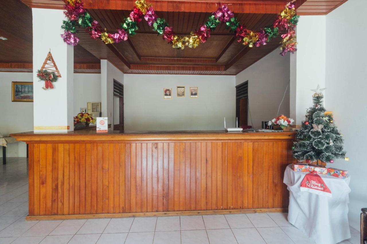 Oyo 1688 Collin Beach Hotel Ambon Eksteriør billede