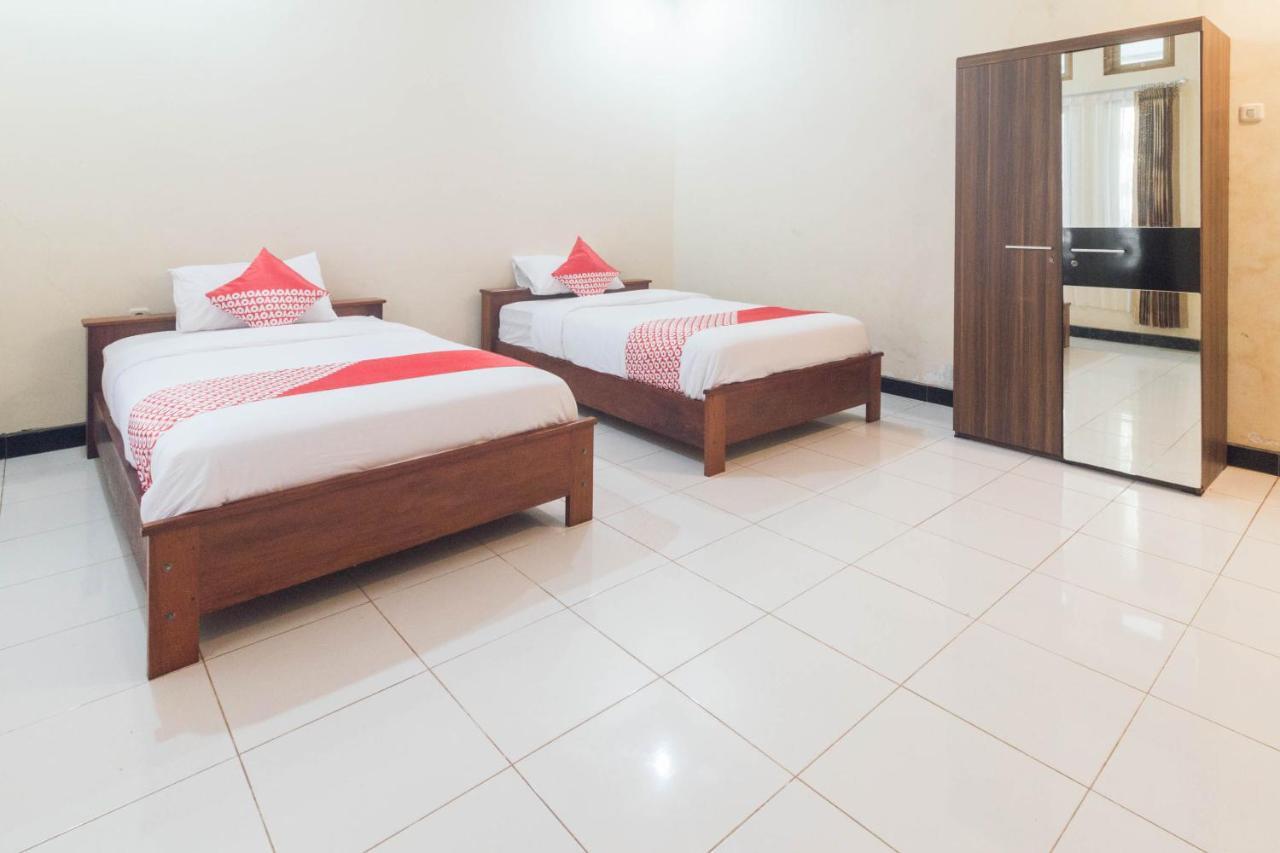Oyo 1688 Collin Beach Hotel Ambon Eksteriør billede