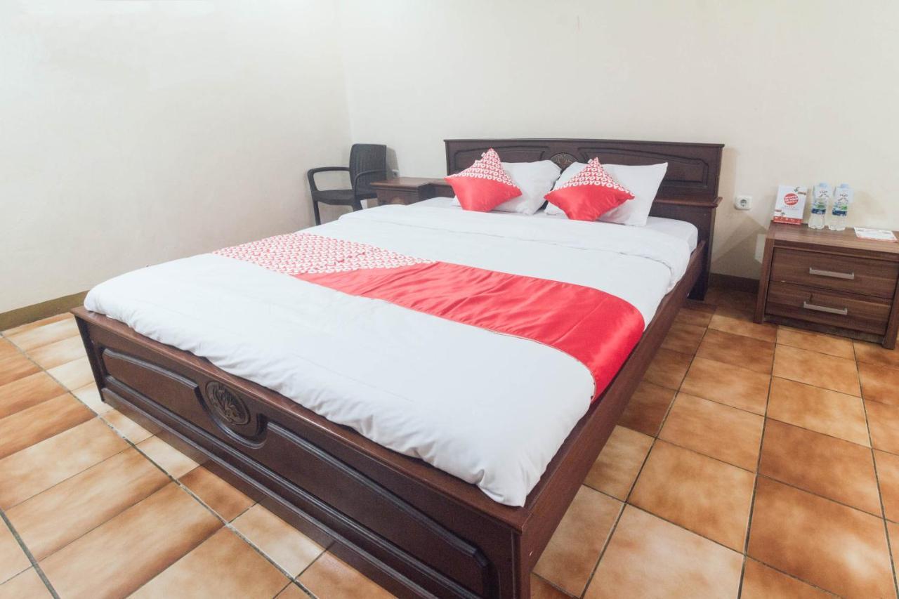Oyo 1688 Collin Beach Hotel Ambon Eksteriør billede