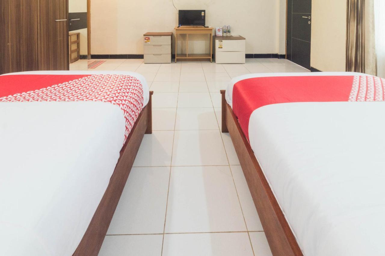 Oyo 1688 Collin Beach Hotel Ambon Eksteriør billede