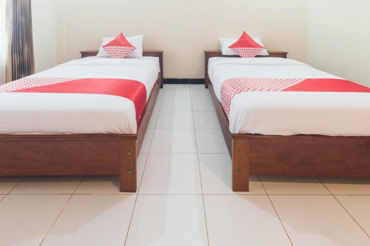Oyo 1688 Collin Beach Hotel Ambon Eksteriør billede